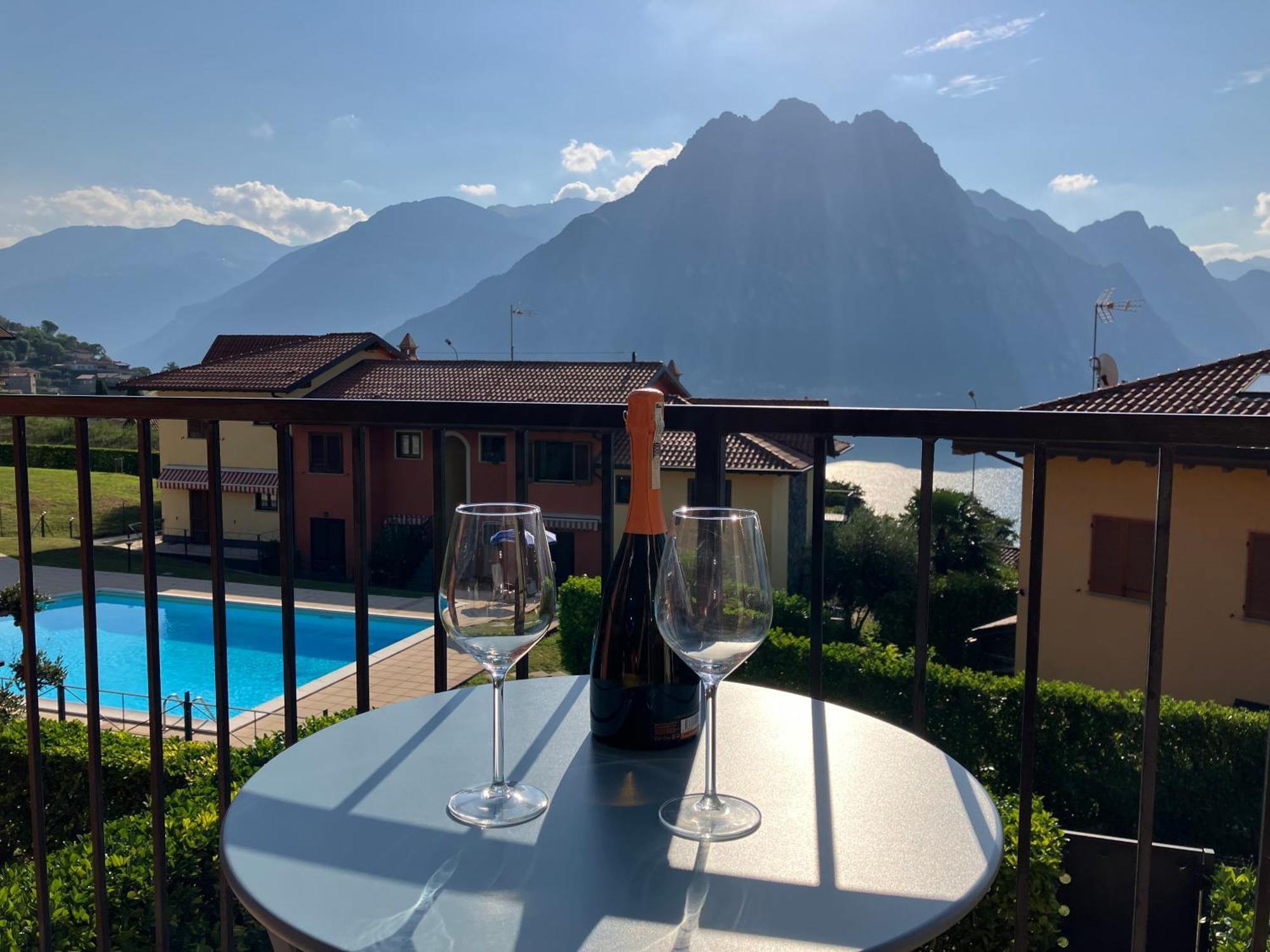Happy Guest Apartments - Lake View And Pool Riva di Solto Εξωτερικό φωτογραφία