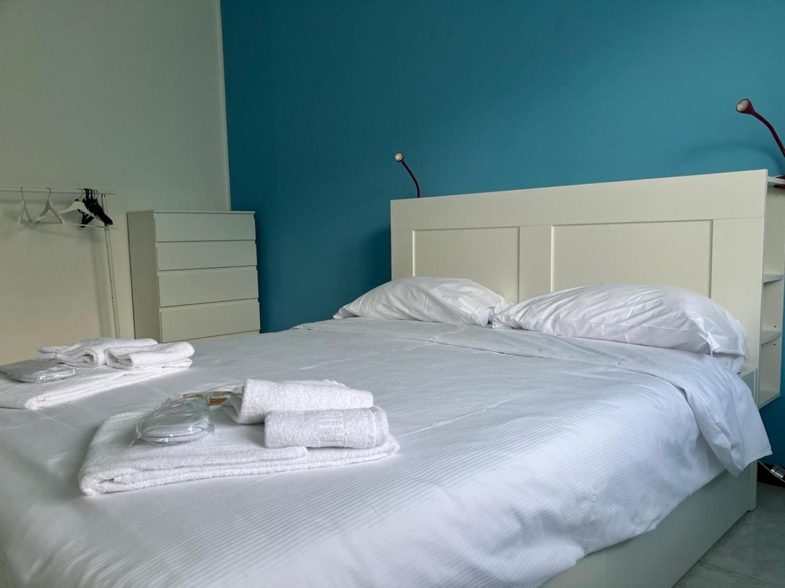 Happy Guest Apartments - Lake View And Pool Riva di Solto Εξωτερικό φωτογραφία