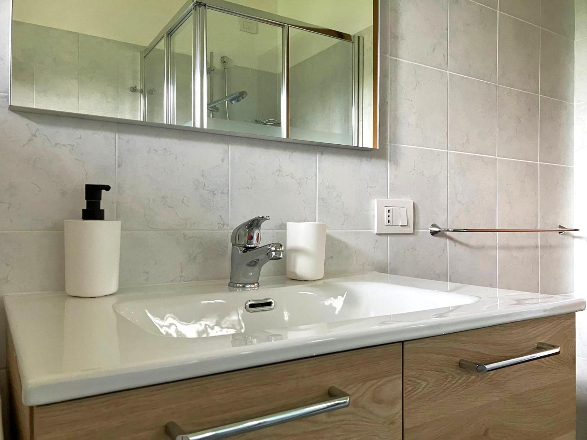 Happy Guest Apartments - Lake View And Pool Riva di Solto Εξωτερικό φωτογραφία